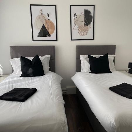 Lovely 2Bedroom 4Mins From Wimbledon Station لندن المظهر الخارجي الصورة
