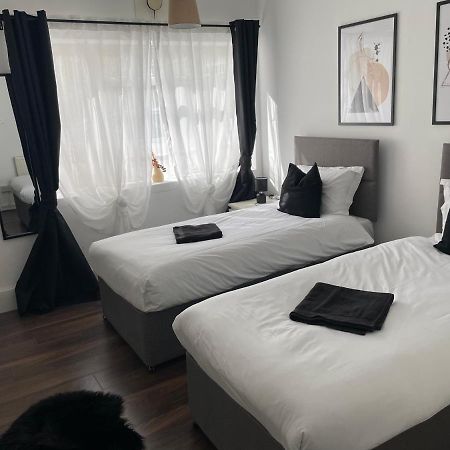 Lovely 2Bedroom 4Mins From Wimbledon Station لندن المظهر الخارجي الصورة