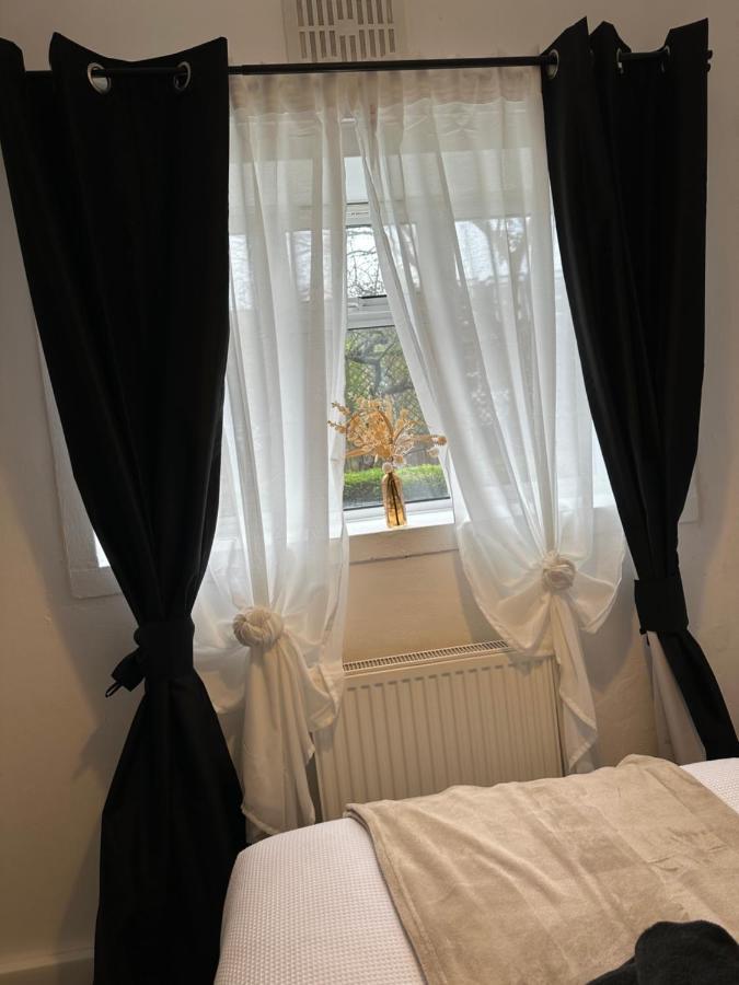 Lovely 2Bedroom 4Mins From Wimbledon Station لندن المظهر الخارجي الصورة