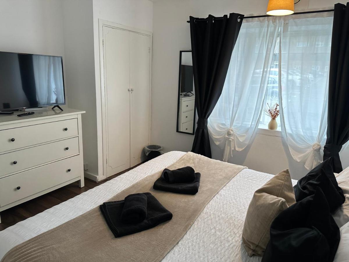 Lovely 2Bedroom 4Mins From Wimbledon Station لندن المظهر الخارجي الصورة