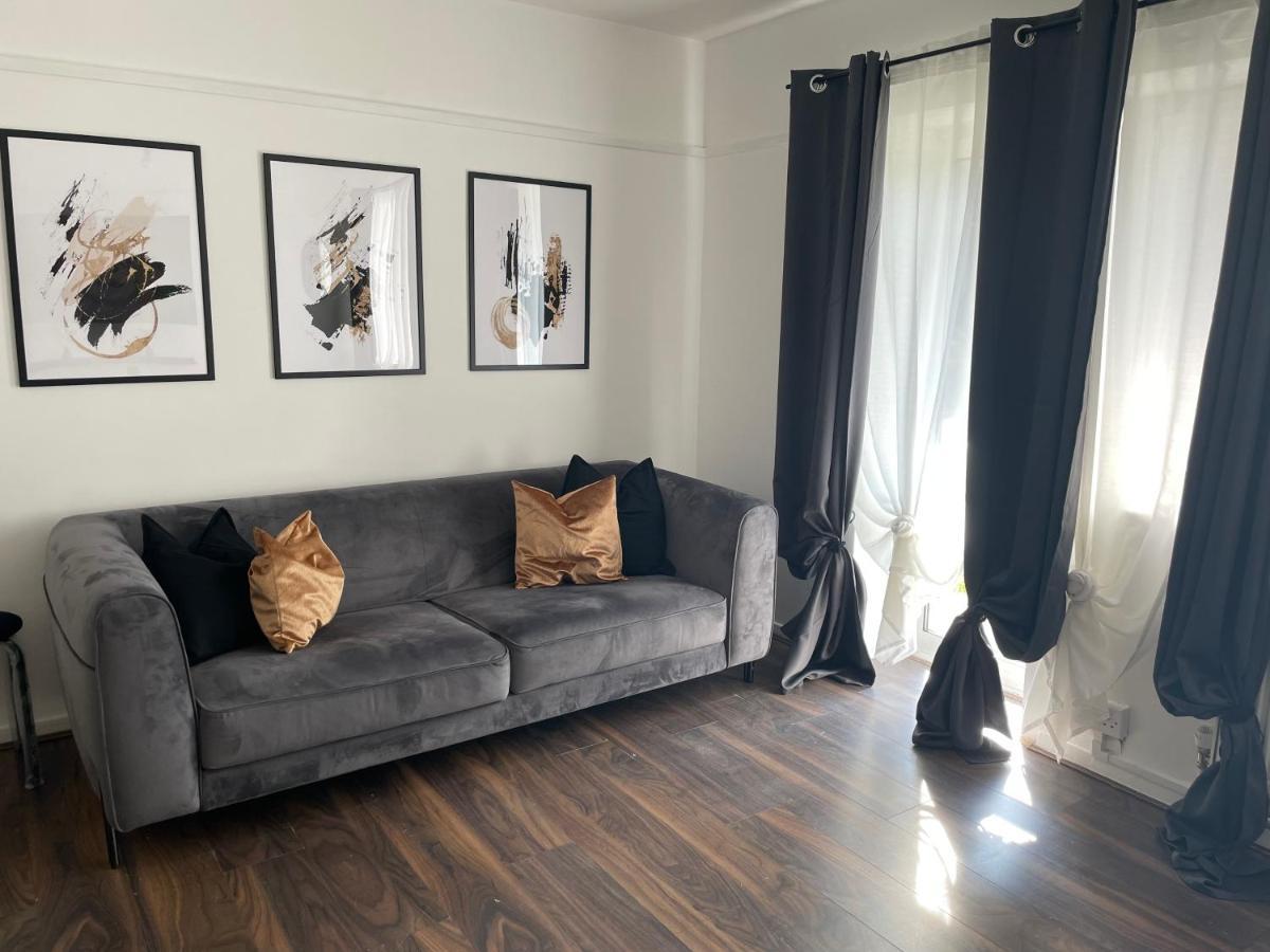 Lovely 2Bedroom 4Mins From Wimbledon Station لندن المظهر الخارجي الصورة