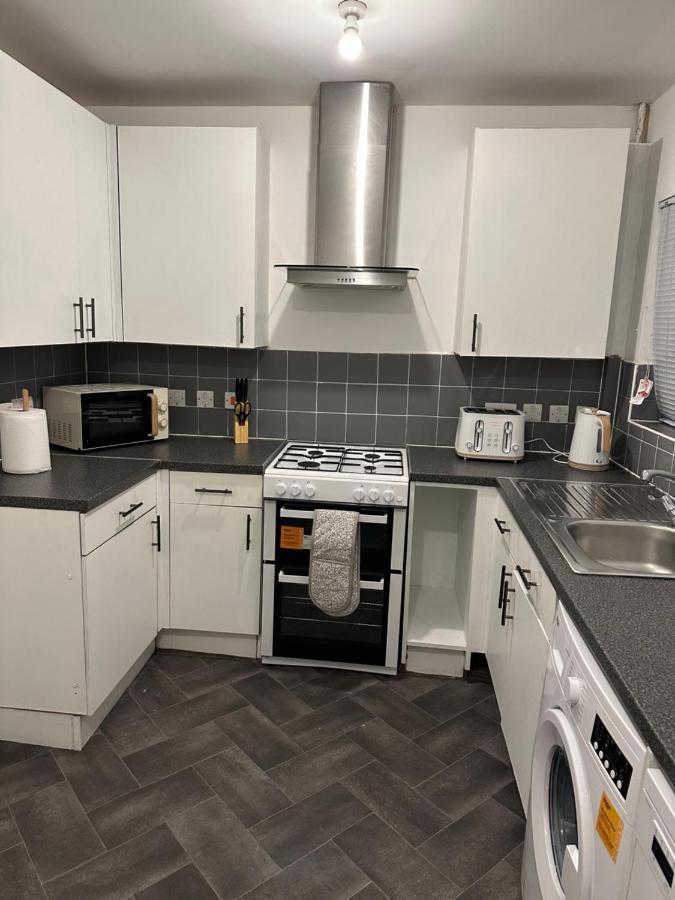 Lovely 2Bedroom 4Mins From Wimbledon Station لندن المظهر الخارجي الصورة