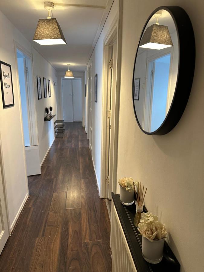 Lovely 2Bedroom 4Mins From Wimbledon Station لندن المظهر الخارجي الصورة