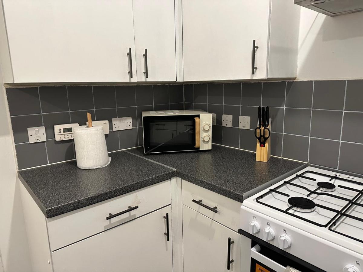 Lovely 2Bedroom 4Mins From Wimbledon Station لندن المظهر الخارجي الصورة
