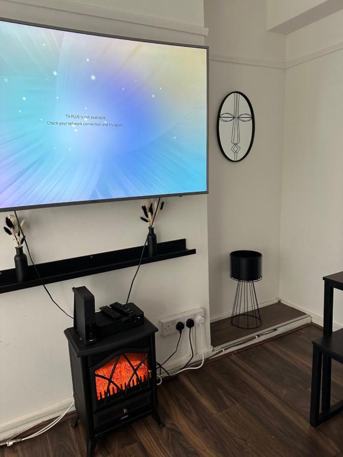 Lovely 2Bedroom 4Mins From Wimbledon Station لندن المظهر الخارجي الصورة