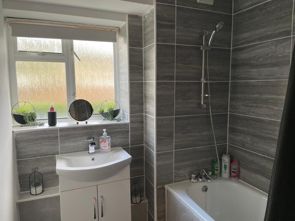 Lovely 2Bedroom 4Mins From Wimbledon Station لندن المظهر الخارجي الصورة